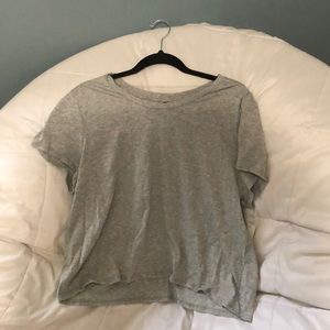 Super cute grey crop tee